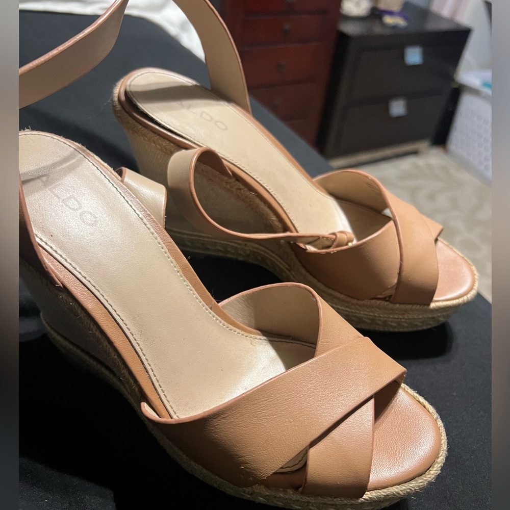 Aldo wedges very nice and durable only issue is a little scraping on one strap!